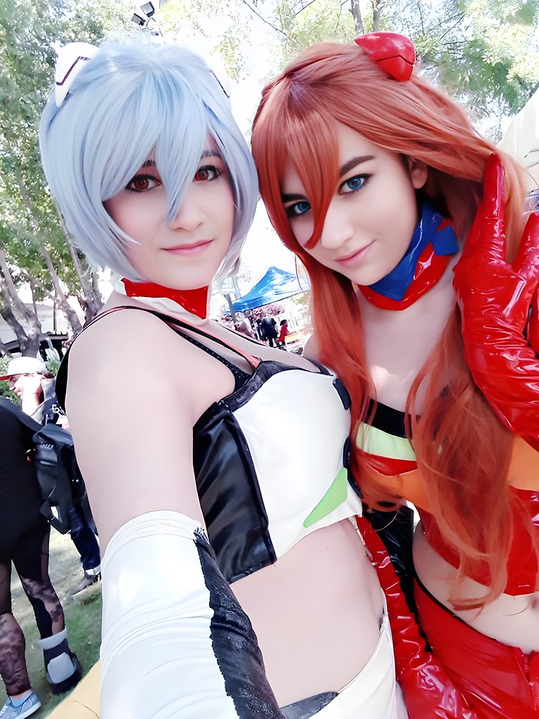 Rei Ayanami y Asuka love — cosplay by Alastor Cosplay